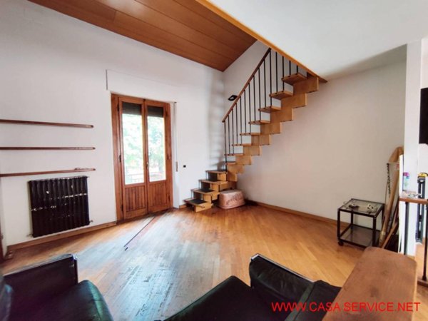 casa indipendente in vendita a Montevarchi