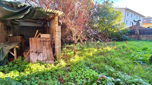 casa indipendente in vendita a Montevarchi