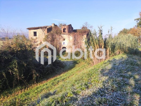 casa indipendente in vendita a Montevarchi