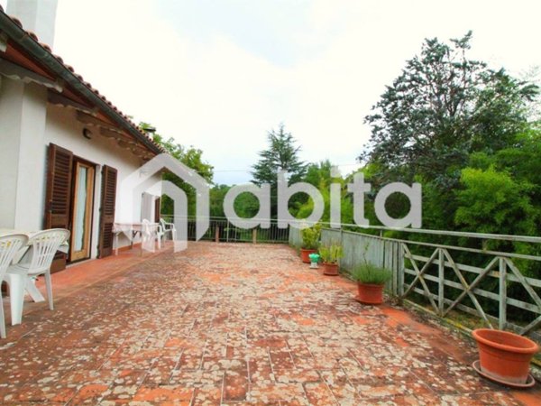 casa indipendente in vendita a Montevarchi