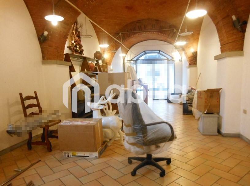negozio in vendita a Montevarchi