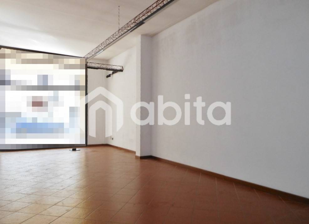 negozio in vendita a Montevarchi in zona Levanella