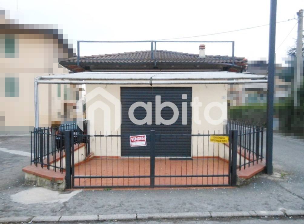 negozio in vendita a Montevarchi