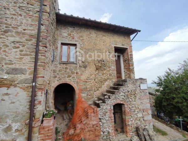 casa indipendente in vendita a Montevarchi