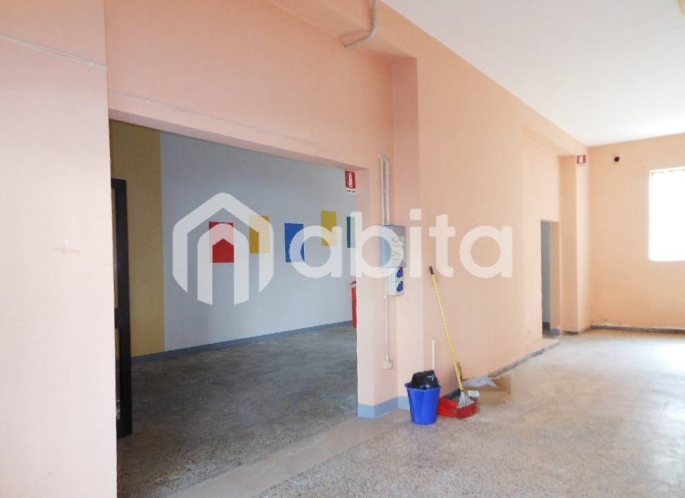 locale commerciale in vendita a Montevarchi