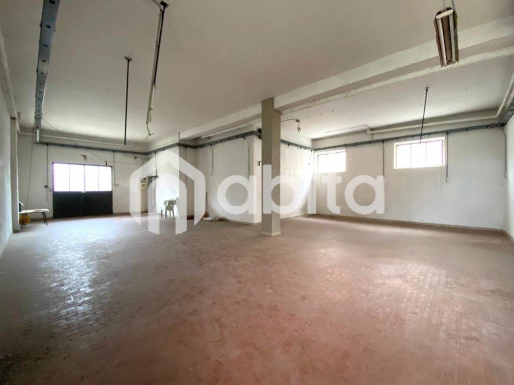 negozio in vendita a Montevarchi in zona Levane