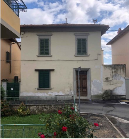 casa indipendente in vendita a Montevarchi