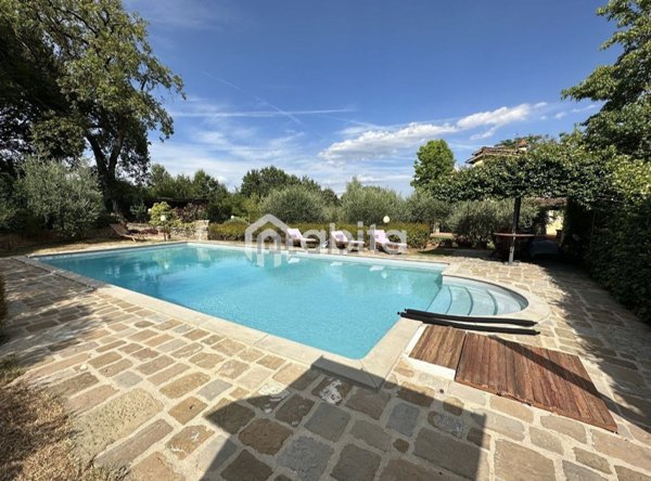 casa indipendente in vendita a Montevarchi