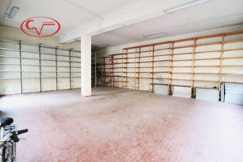 locale di sgombero in vendita a Montevarchi in zona Levane