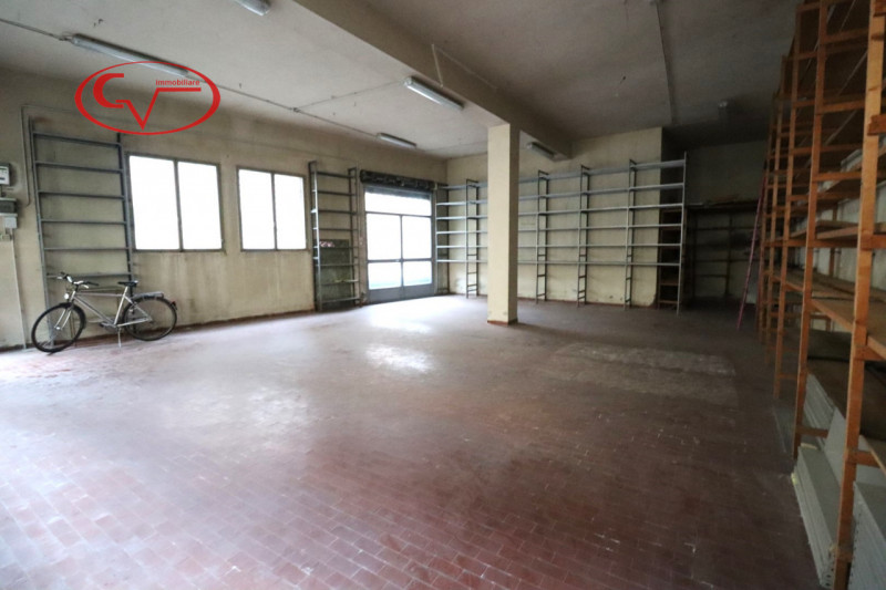 locale di sgombero in vendita a Montevarchi in zona Levane