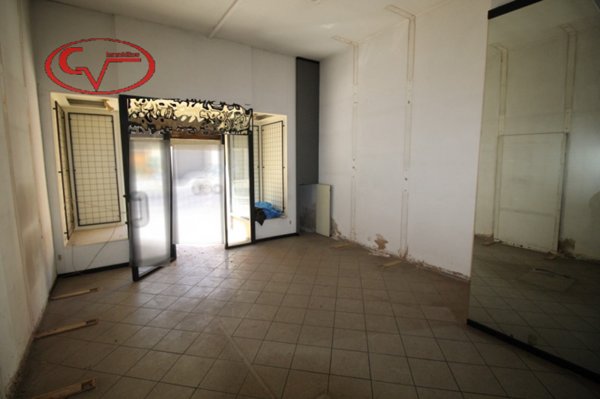 negozio in vendita a Montevarchi in zona Levane