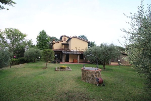 casa indipendente in vendita a Montevarchi