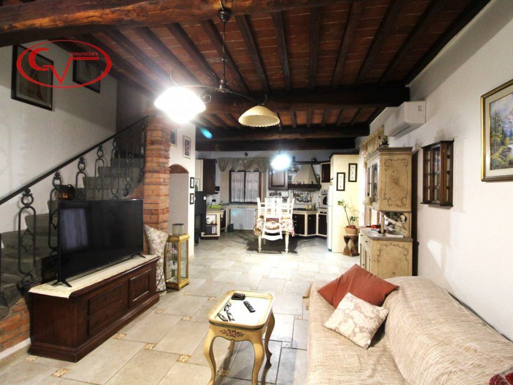 casa indipendente in vendita a Montevarchi