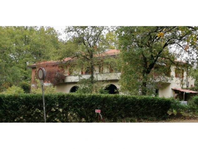 casa indipendente in vendita a Montevarchi