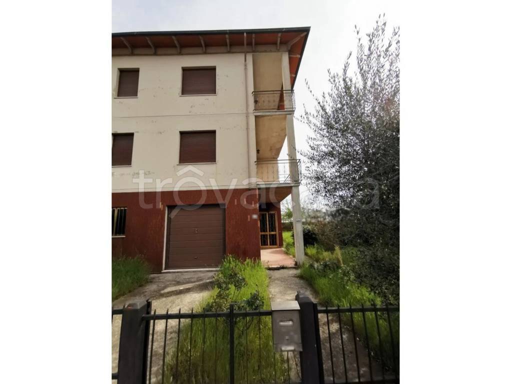 casa indipendente in vendita a Montevarchi
