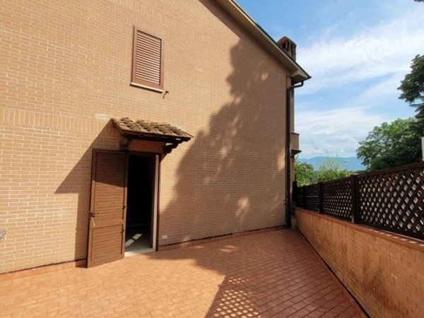 casa indipendente in vendita a Montevarchi