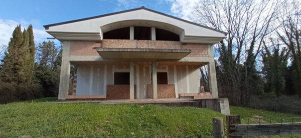 casa indipendente in vendita a Montevarchi