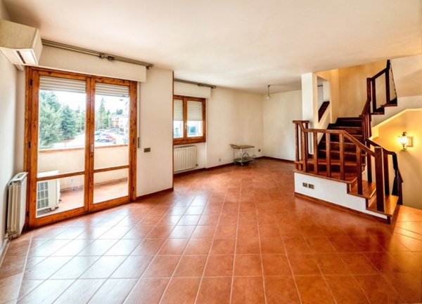 casa indipendente in vendita a Montevarchi