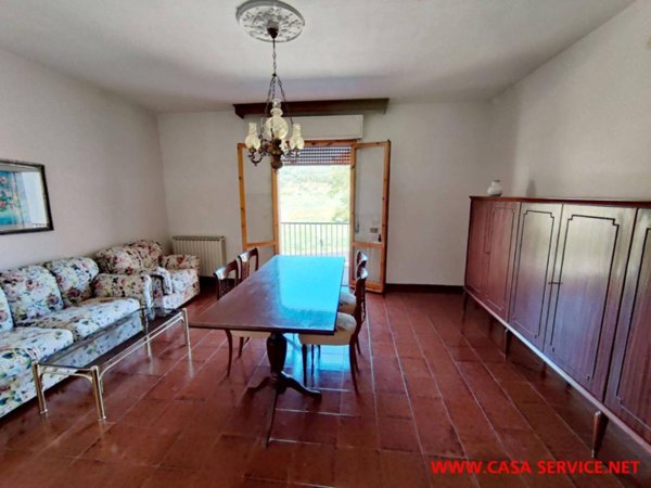 casa indipendente in vendita a Montevarchi