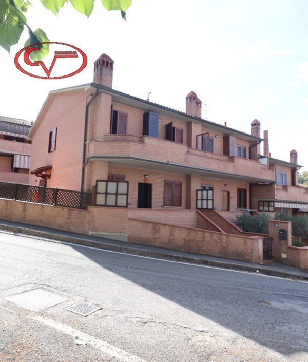 casa indipendente in vendita a Montevarchi