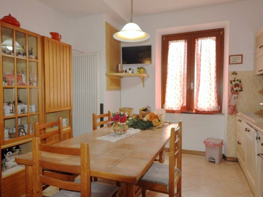 appartamento in vendita a Montevarchi in zona Levane