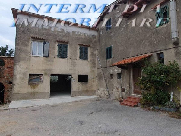 casa indipendente in vendita a Montevarchi