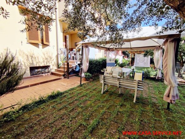 casa indipendente in vendita a Montevarchi