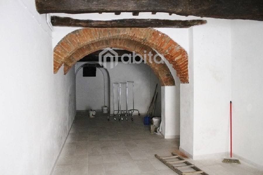 locale commerciale in vendita a Montevarchi