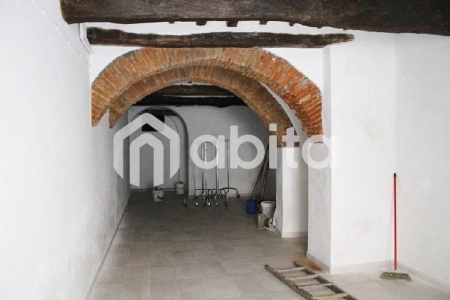 locale commerciale in vendita a Montevarchi