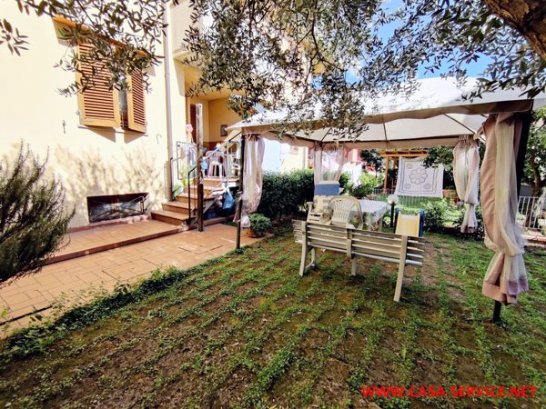casa indipendente in vendita a Montevarchi