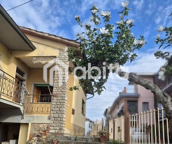 appartamento in vendita a Montevarchi in zona Levane