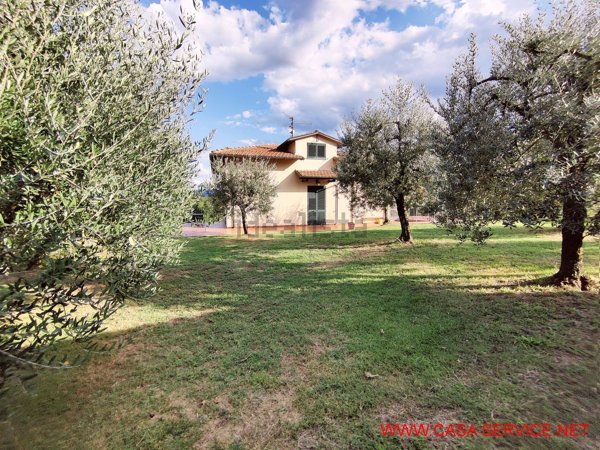 casa semindipendente in vendita a Montevarchi