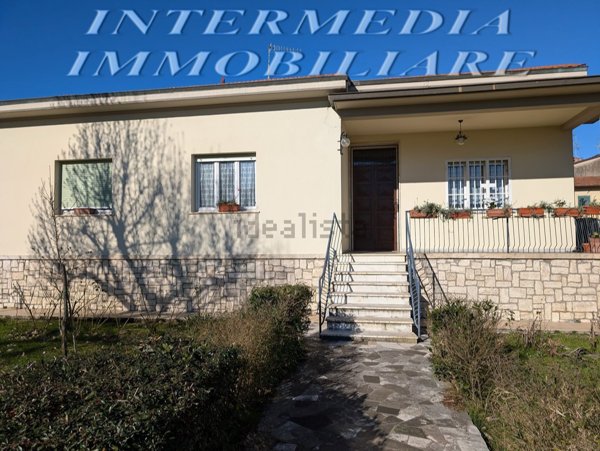 casa indipendente in vendita a Montevarchi