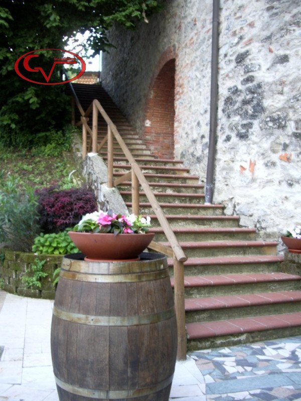 negozio in vendita a Montevarchi in zona Levane