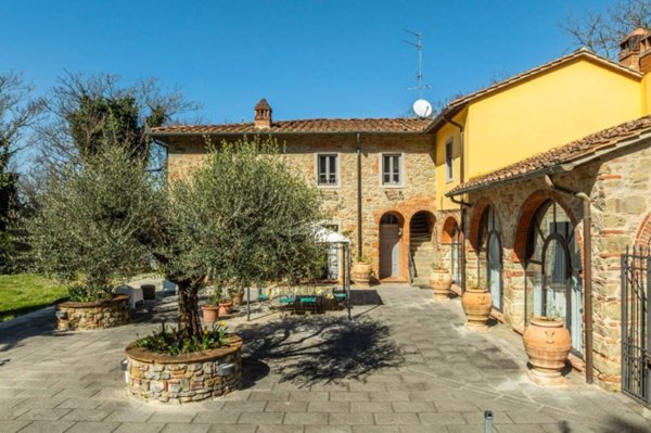 casa indipendente in vendita a Montevarchi