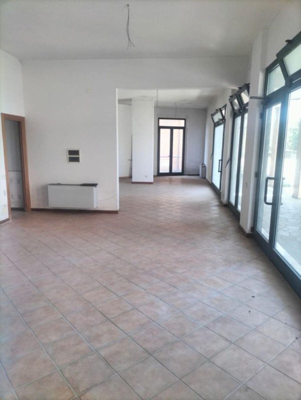 locale commerciale in vendita a Montevarchi in zona Levane