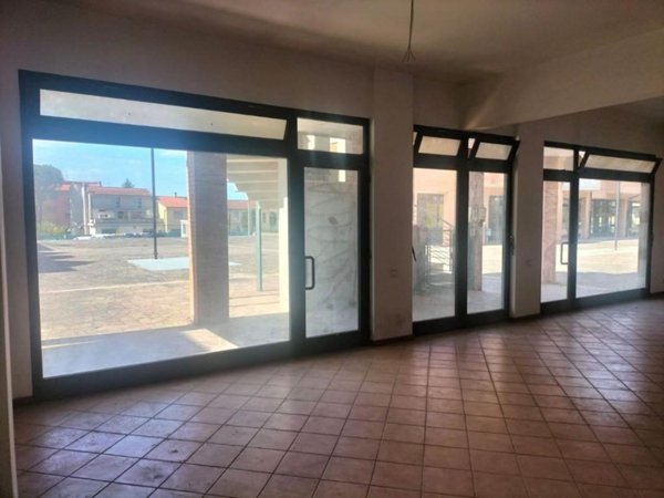 locale commerciale in vendita a Montevarchi in zona Levane
