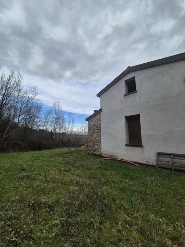 casa indipendente in vendita a Montevarchi