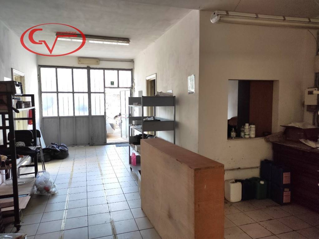 negozio in vendita a Montevarchi in zona Pateresso