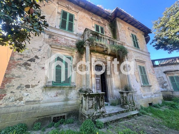 casa indipendente in vendita a Montevarchi