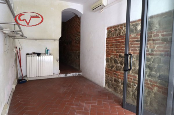 locale commerciale in vendita a Montevarchi
