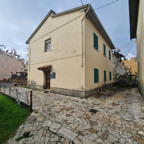 appartamento in vendita a Montevarchi in zona Levane