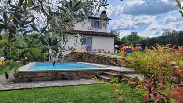 casa indipendente in vendita a Montevarchi