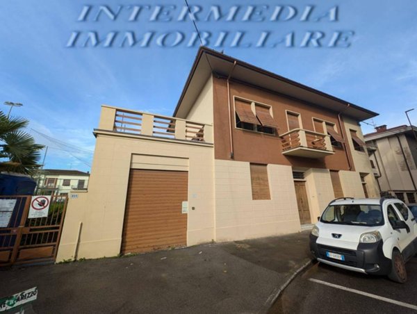 casa indipendente in vendita a Montevarchi