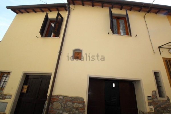 casa semindipendente in vendita a Montevarchi in zona Levane