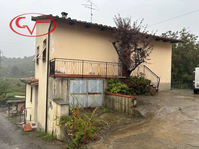 casa indipendente in vendita a Montevarchi