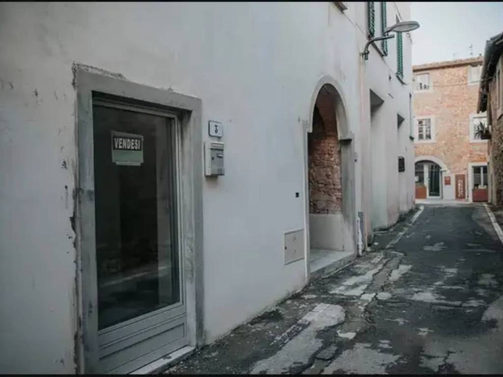 casa indipendente in vendita a Montevarchi