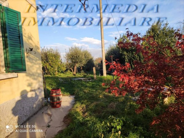casa indipendente in vendita a Montevarchi