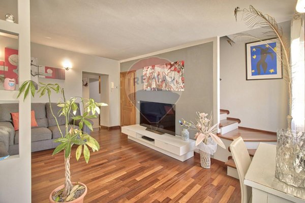 casa indipendente in vendita a Montevarchi in zona Moncioni