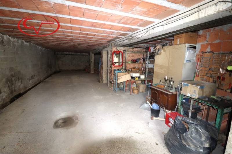 locale di sgombero in vendita a Montevarchi in zona Mercatale Valdarno